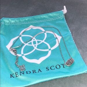 Kendra Scott “Elisa” pendant necklace